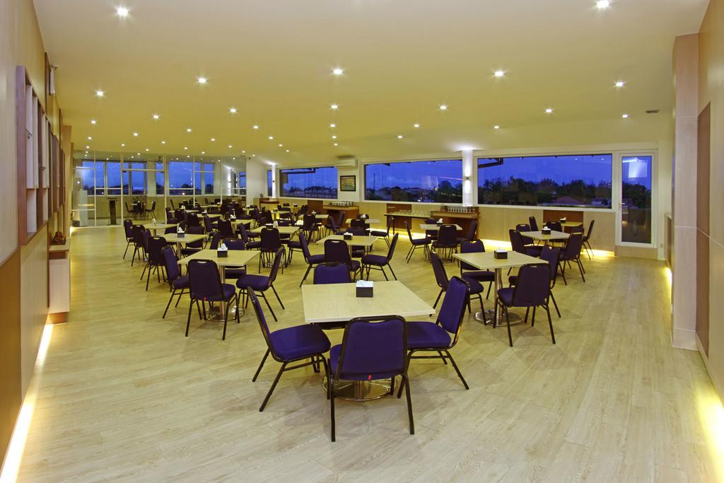 Ion Hotel Padang  Buitenkant foto